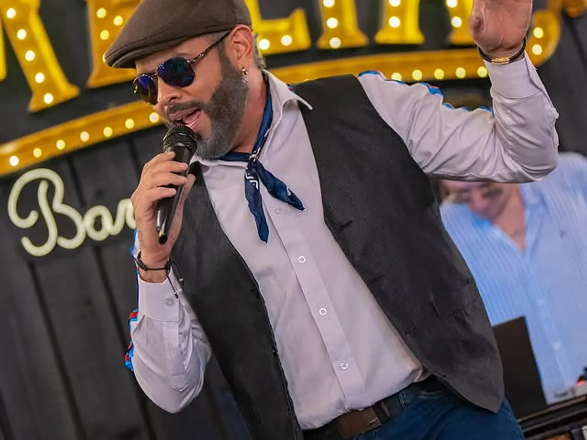 Tributo a Juan Luis Guerra y más..