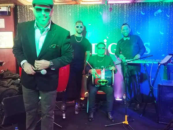 Tributo a Juan Luis Guerra y más..