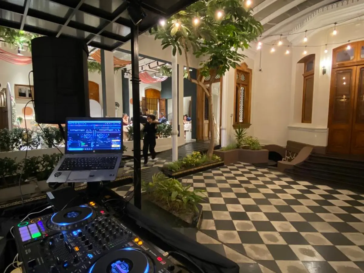 DJ Oscar Eduardo