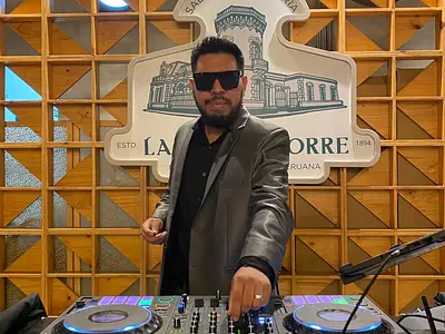 DJ Oscar Eduardo